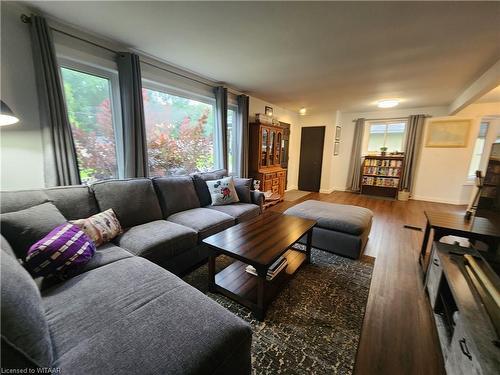 30 Ridge Boulevard, Tillsonburg, ON - Indoor Photo Showing Living Room