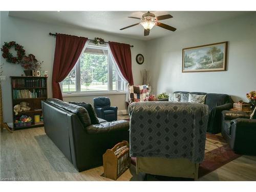 1605 N Wal-Middleton Townline Road, Delhi, ON - Indoor Photo Showing Living Room