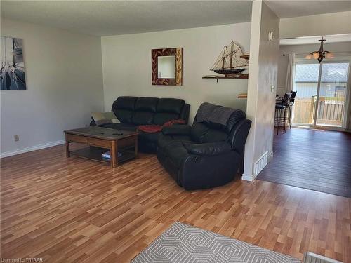 9 Nelson Street, Tillsonburg, ON - Indoor Photo Showing Living Room