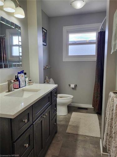 9 Nelson Street, Tillsonburg, ON - Indoor Photo Showing Bathroom