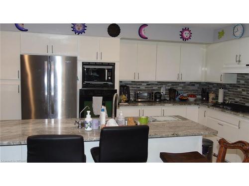 40 Seres Drive, Tillsonburg, ON - Indoor Photo Showing Kitchen