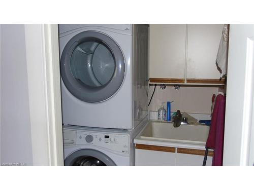 40 Seres Drive, Tillsonburg, ON - Indoor Photo Showing Laundry Room