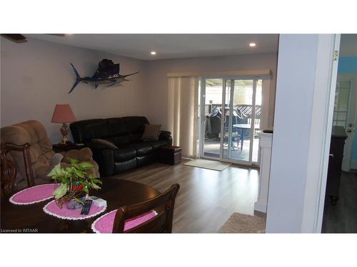 40 Seres Drive, Tillsonburg, ON - Indoor Photo Showing Living Room