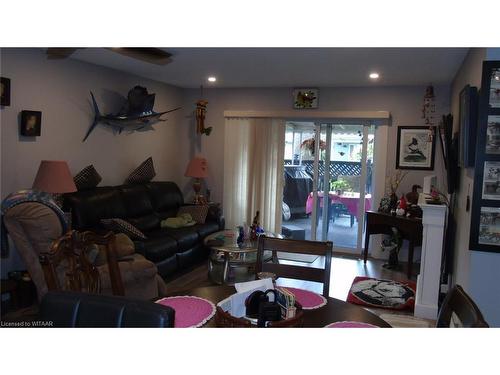 40 Seres Drive, Tillsonburg, ON - Indoor Photo Showing Living Room