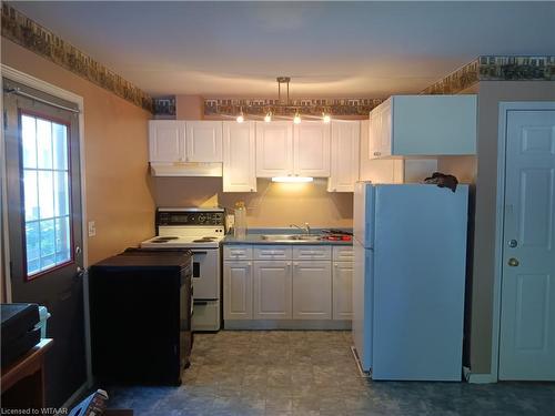 669 Main Street, Woodstock, ON - Indoor Photo Showing Kitchen