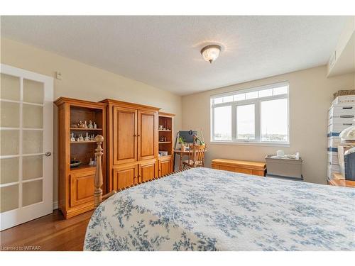 408-80 Bridge Street E, Tillsonburg, ON - Indoor Photo Showing Bedroom