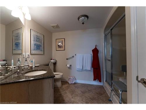 408-80 Bridge Street E, Tillsonburg, ON - Indoor Photo Showing Bathroom