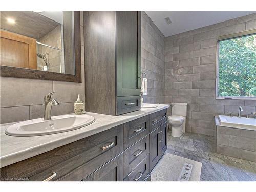 685856 Highway 2, Woodstock, ON - Indoor Photo Showing Bathroom