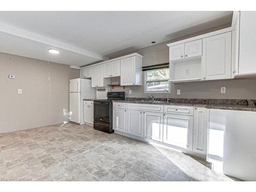 27-806201 Oxford Rd 29, Innerkip, ON - Indoor Photo Showing Kitchen