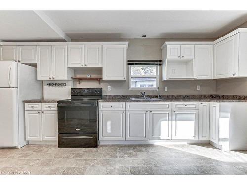 27-806201 Oxford Rd 29, Innerkip, ON - Indoor Photo Showing Kitchen With Double Sink