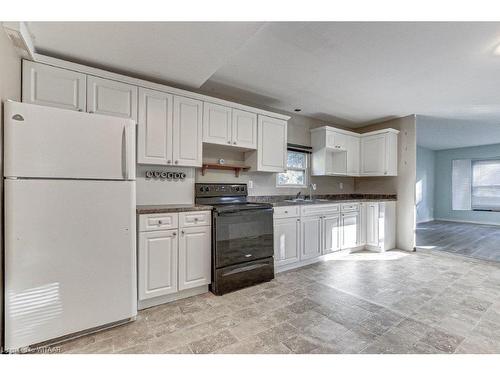 27-806201 Oxford Rd 29, Innerkip, ON - Indoor Photo Showing Kitchen