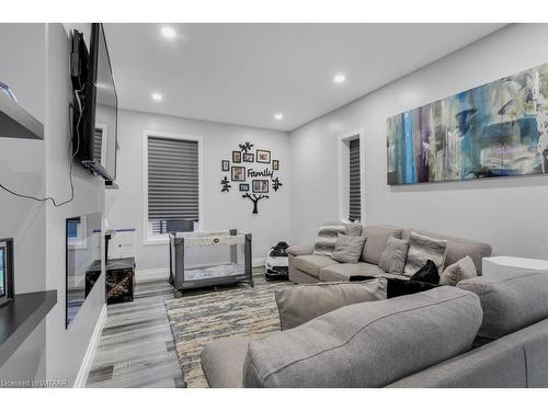 3 Mary Street E, St. Thomas, ON - Indoor Photo Showing Living Room