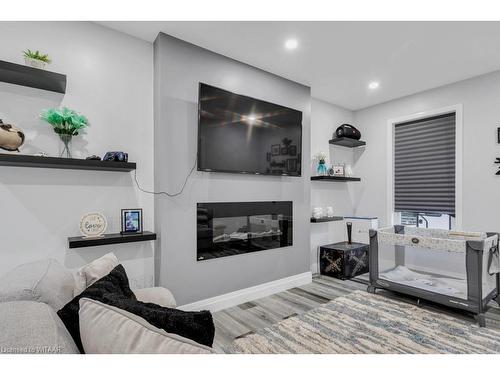 3 Mary Street E, St. Thomas, ON - Indoor Photo Showing Living Room With Fireplace