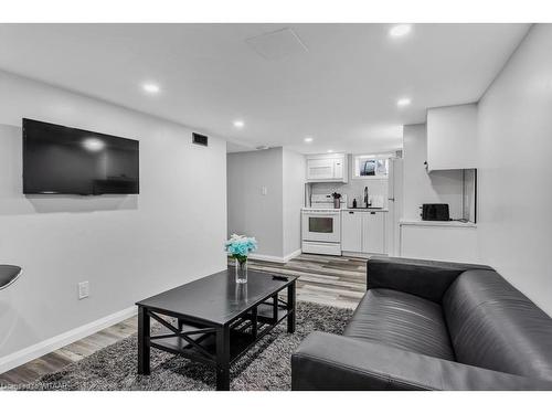 3 Mary Street E, St. Thomas, ON - Indoor Photo Showing Living Room