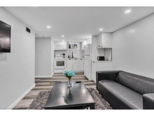 3 Mary Street E, St. Thomas, ON - Indoor Photo Showing Living Room