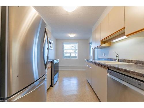 308-75 Bridge Street E, Tillsonburg, ON - Indoor Photo Showing Kitchen