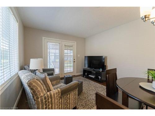 123 Wilson Avenue, Tillsonburg, ON - Indoor Photo Showing Living Room