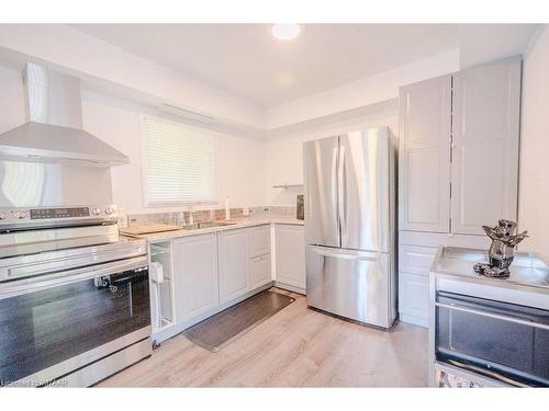 95 Gray Jay Lane, Kearney, ON - Indoor Photo Showing Kitchen