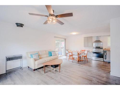 95 Gray Jay Lane, Kearney, ON - Indoor Photo Showing Living Room