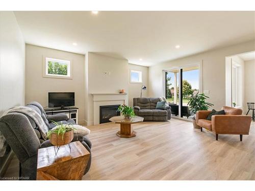 79 Trailview Drive, Tillsonburg, ON - Indoor Photo Showing Living Room With Fireplace