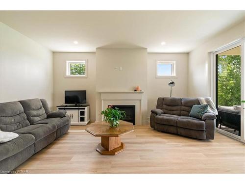 79 Trailview Drive, Tillsonburg, ON - Indoor Photo Showing Living Room