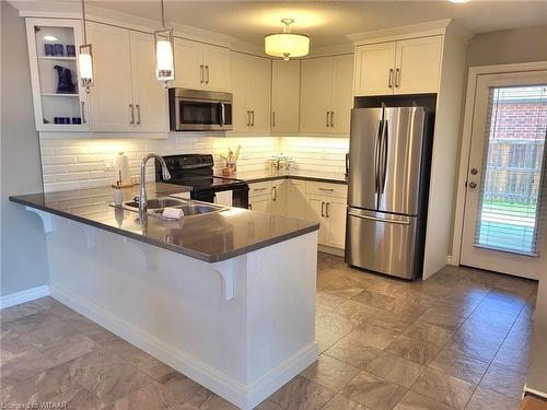 160 Glendale Drive, Tillsonburg, ON - Indoor Photo Showing Kitchen