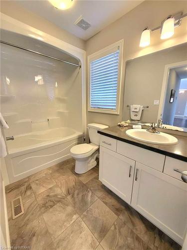 160 Glendale Drive, Tillsonburg, ON - Indoor Photo Showing Bathroom