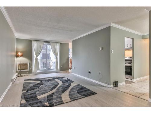 407-95 Baseline Road West, London, ON - Indoor Photo Showing Bedroom