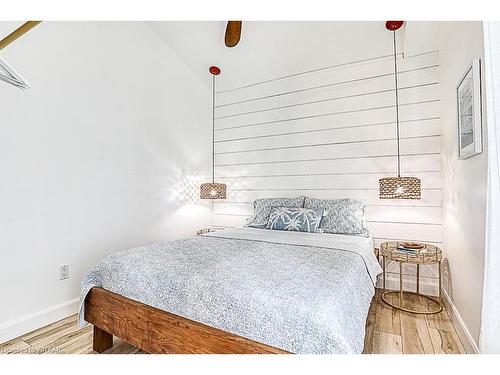 639 Main Street, Sauble Beach, ON - Indoor Photo Showing Bedroom