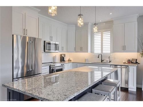 16 Hartfield Street, Ingersoll, ON - Indoor Photo Showing Kitchen With Upgraded Kitchen