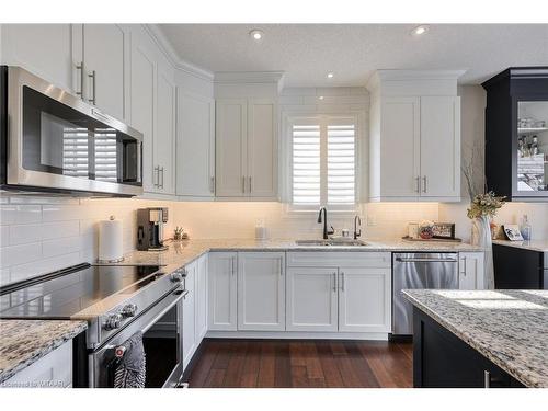 16 Hartfield Street, Ingersoll, ON - Indoor Photo Showing Kitchen With Double Sink With Upgraded Kitchen