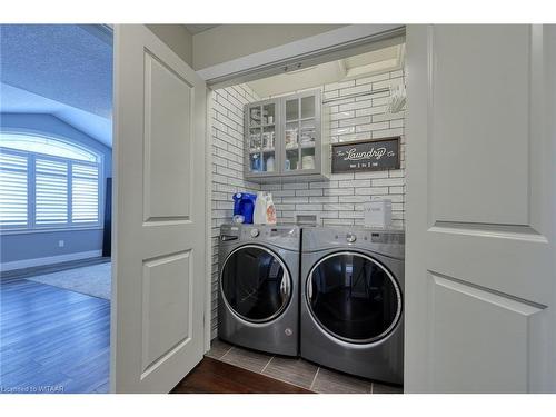 16 Hartfield Street, Ingersoll, ON - Indoor Photo Showing Laundry Room