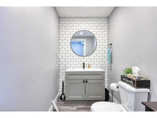 16 Hartfield Street, Ingersoll, ON - Indoor Photo Showing Bathroom