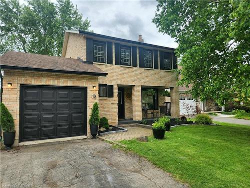 19 Sandhurst Court, Brantford, ON 