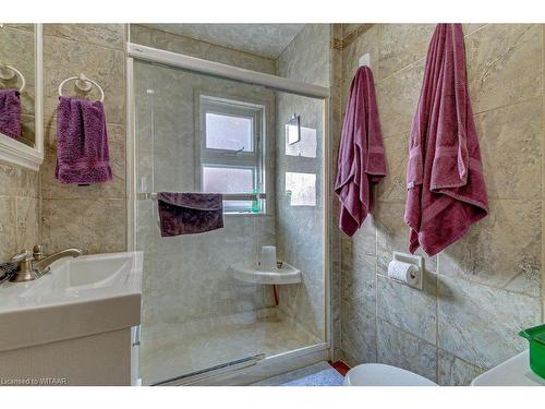 294 Drew Street, Woodstock, ON - Indoor Photo Showing Bathroom