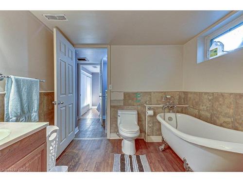 294 Drew Street, Woodstock, ON - Indoor Photo Showing Bathroom