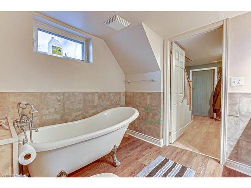 294 Drew Street, Woodstock, ON - Indoor Photo Showing Bathroom