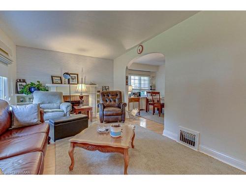 294 Drew Street, Woodstock, ON - Indoor Photo Showing Living Room