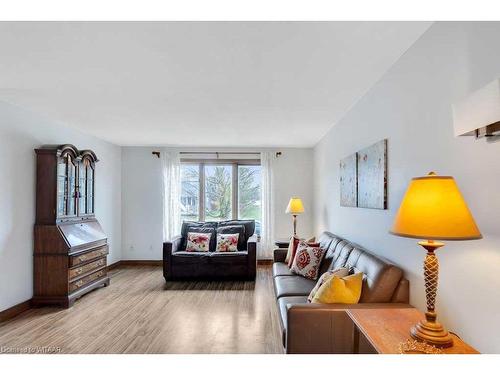 22 Mason Drive, Ingersoll, ON - Indoor Photo Showing Living Room