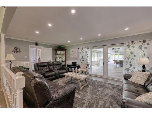 195 Middleton Church Road, Norfolk County, ON - Indoor Photo Showing Living Room