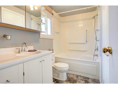 5-470 Springbank Avenue N, Woodstock, ON - Indoor Photo Showing Bathroom