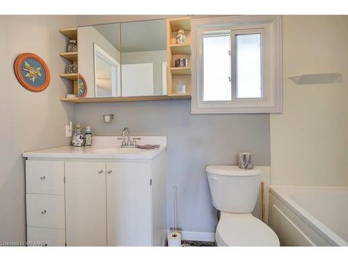 5-470 Springbank Avenue N, Woodstock, ON - Indoor Photo Showing Bathroom