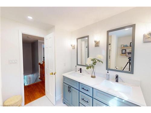 248 Light Street, Woodstock, ON - Indoor Photo Showing Bathroom