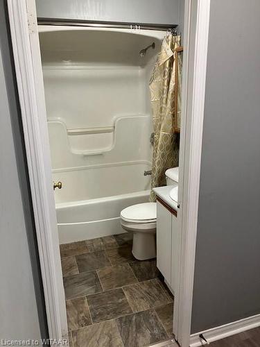 26-56 Hiawatha Road, Woodstock, ON - Indoor Photo Showing Bathroom