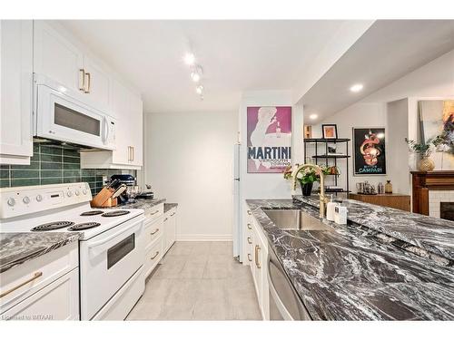 204-275 Queens Avenue, London, ON - Indoor Photo Showing Kitchen