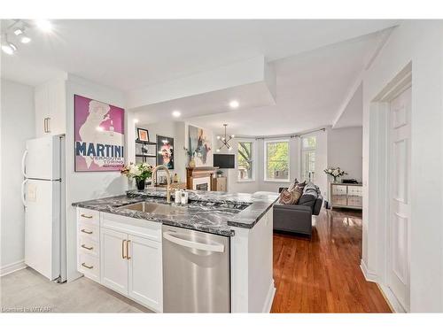 204-275 Queens Avenue, London, ON - Indoor Photo Showing Kitchen