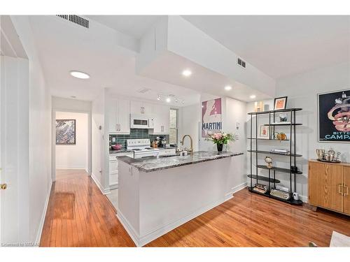 204-275 Queens Avenue, London, ON - Indoor Photo Showing Kitchen