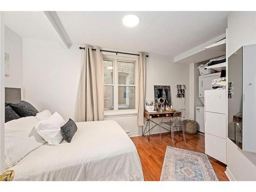 204-275 Queens Avenue, London, ON - Indoor Photo Showing Bedroom