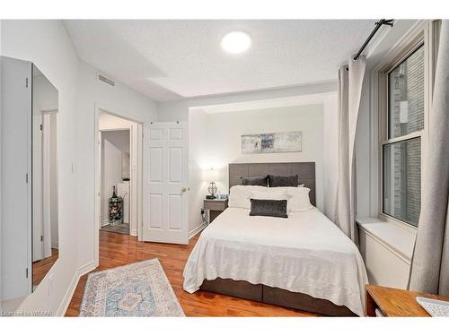 204-275 Queens Avenue, London, ON - Indoor Photo Showing Bedroom