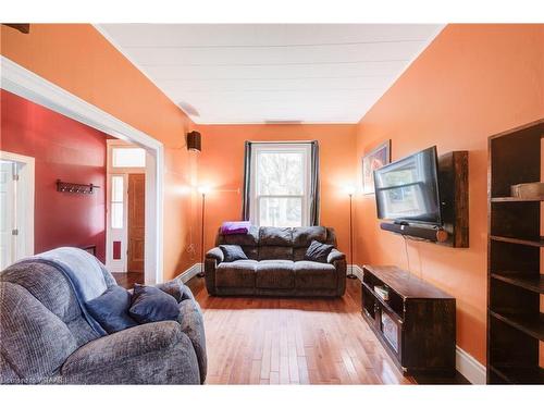 59 East Street, St. Thomas, ON - Indoor Photo Showing Living Room